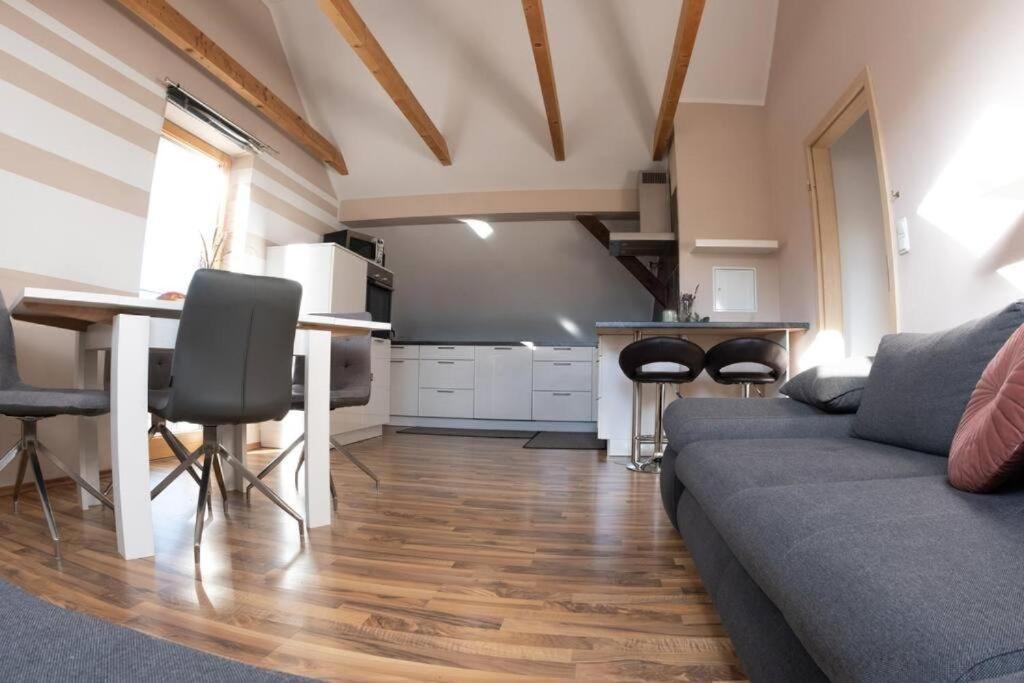 Moderne, Gemuetliche Dg-Wohnung In Ruhiger Lage Neunburg vorm Wald Exterior foto