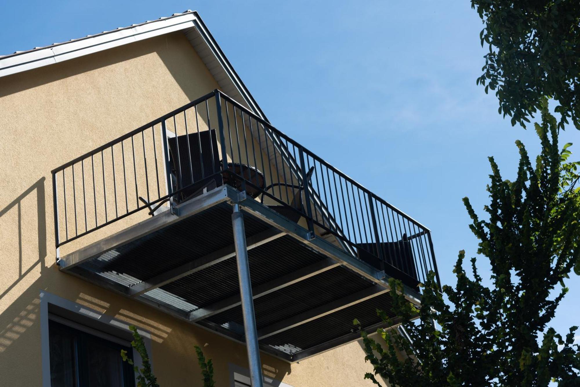 Moderne, Gemuetliche Dg-Wohnung In Ruhiger Lage Neunburg vorm Wald Exterior foto